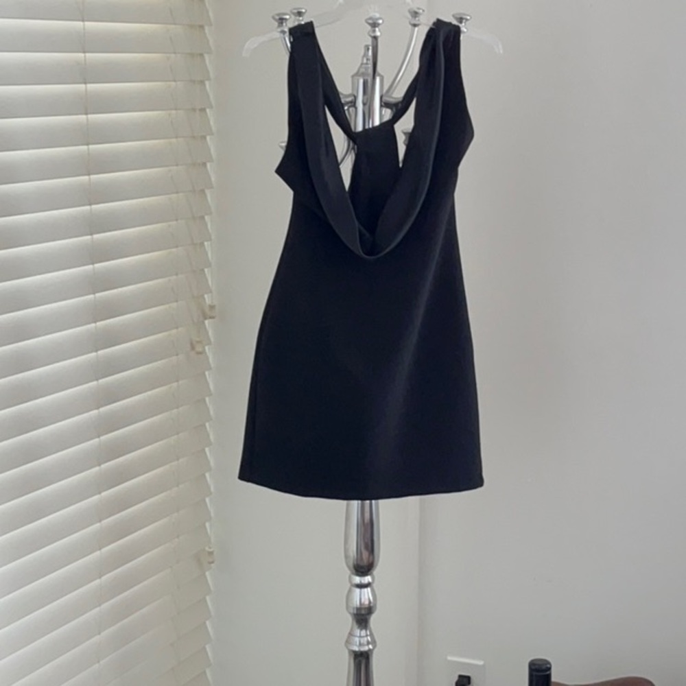 Chic Black Sleeveless Dress